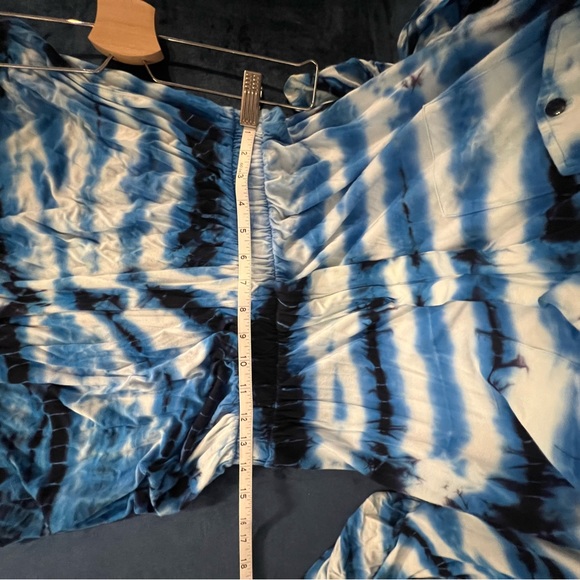 Young, Fabulous & Broke Blue Tie-dye Romper Small - Picture 6 of 6
